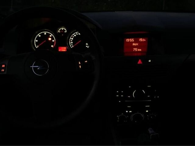 Черный Опель Астра, объемом двигателя 1.7 л и пробегом 300 тыс. км за 3500 $, фото 6 на Automoto.ua