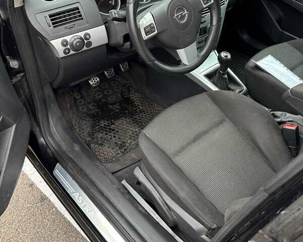 Черный Опель Астра, объемом двигателя 1.8 л и пробегом 184 тыс. км за 4800 $, фото 18 на Automoto.ua