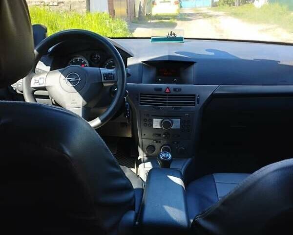 Черный Опель Астра, объемом двигателя 1.6 л и пробегом 265 тыс. км за 4500 $, фото 7 на Automoto.ua