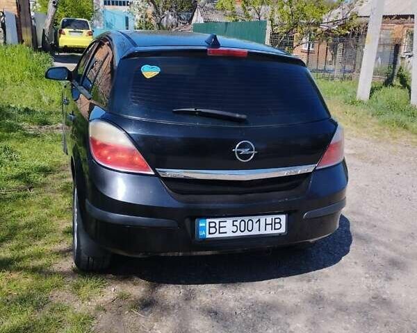 Черный Опель Астра, объемом двигателя 1.6 л и пробегом 265 тыс. км за 4500 $, фото 4 на Automoto.ua