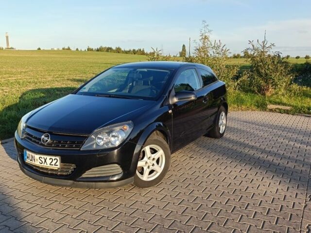 Черный Опель Астра, объемом двигателя 1.8 л и пробегом 243 тыс. км за 1100 $, фото 2 на Automoto.ua