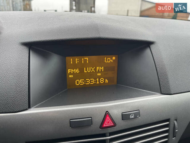 Черный Опель Астра, объемом двигателя 1.8 л и пробегом 227 тыс. км за 4900 $, фото 24 на Automoto.ua