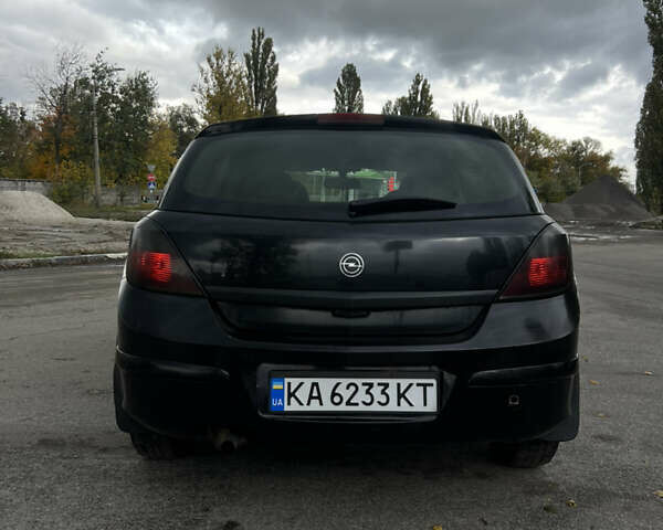 Черный Опель Астра, объемом двигателя 1.6 л и пробегом 235 тыс. км за 3399 $, фото 4 на Automoto.ua