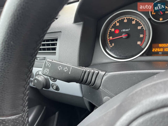 Черный Опель Астра, объемом двигателя 1.8 л и пробегом 227 тыс. км за 4900 $, фото 22 на Automoto.ua