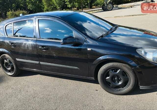 Черный Опель Астра, объемом двигателя 1.6 л и пробегом 224 тыс. км за 6100 $, фото 4 на Automoto.ua