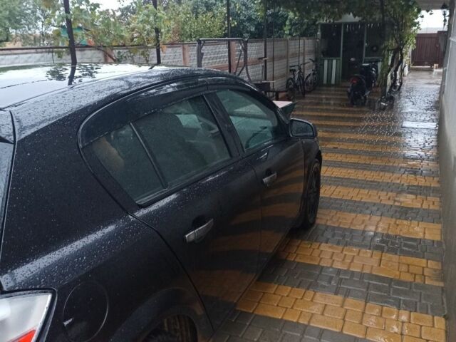 Черный Опель Астра, объемом двигателя 1.6 л и пробегом 300 тыс. км за 3200 $, фото 4 на Automoto.ua