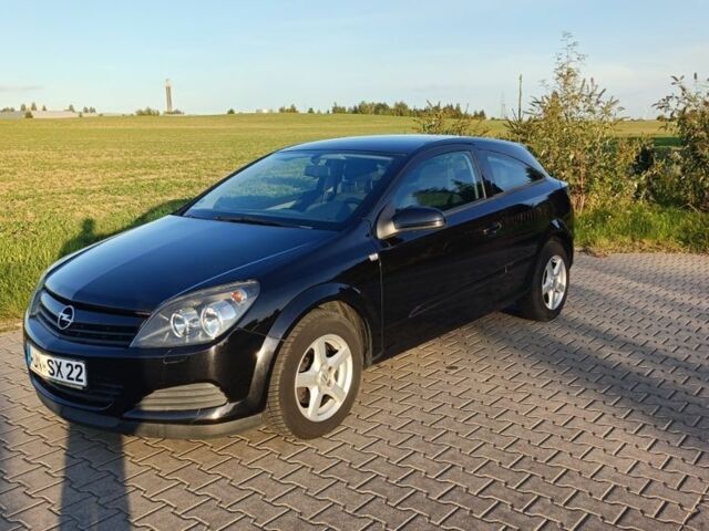 Черный Опель Астра, объемом двигателя 1.8 л и пробегом 243 тыс. км за 1100 $, фото 1 на Automoto.ua