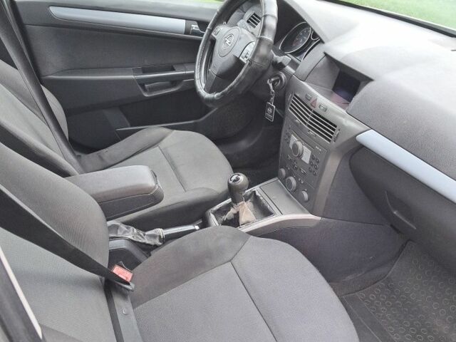 Черный Опель Астра, объемом двигателя 1.5 л и пробегом 248 тыс. км за 4200 $, фото 2 на Automoto.ua