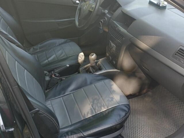 Черный Опель Астра, объемом двигателя 1.6 л и пробегом 265 тыс. км за 3999 $, фото 4 на Automoto.ua