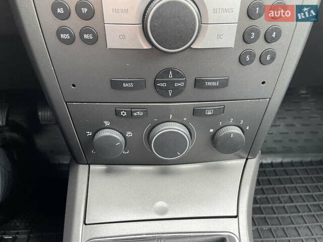 Черный Опель Астра, объемом двигателя 1.8 л и пробегом 227 тыс. км за 4900 $, фото 26 на Automoto.ua