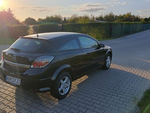 Черный Опель Астра, объемом двигателя 1.8 л и пробегом 243 тыс. км за 1100 $, фото 3 на Automoto.ua