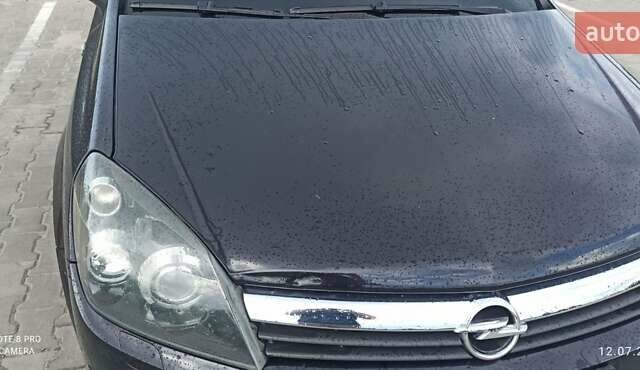 Черный Опель Астра, объемом двигателя 1.8 л и пробегом 210 тыс. км за 5300 $, фото 4 на Automoto.ua