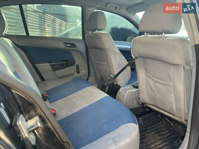 Черный Опель Астра, объемом двигателя 1.8 л и пробегом 300 тыс. км за 2200 $, фото 4 на Automoto.ua