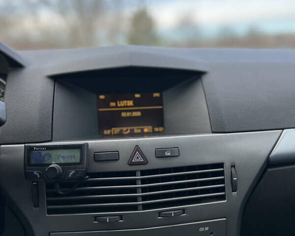 Черный Опель Астра, объемом двигателя 1.6 л и пробегом 260 тыс. км за 4000 $, фото 24 на Automoto.ua