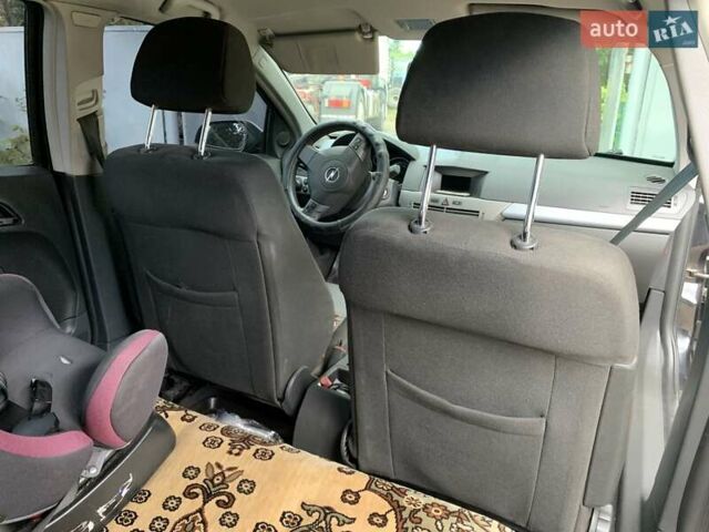 Чорний Опель Астра, об'ємом двигуна 1.6 л та пробігом 226 тис. км за 4400 $, фото 2 на Automoto.ua