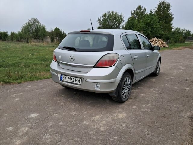 Черный Опель Астра, объемом двигателя 1.5 л и пробегом 248 тыс. км за 4200 $, фото 1 на Automoto.ua