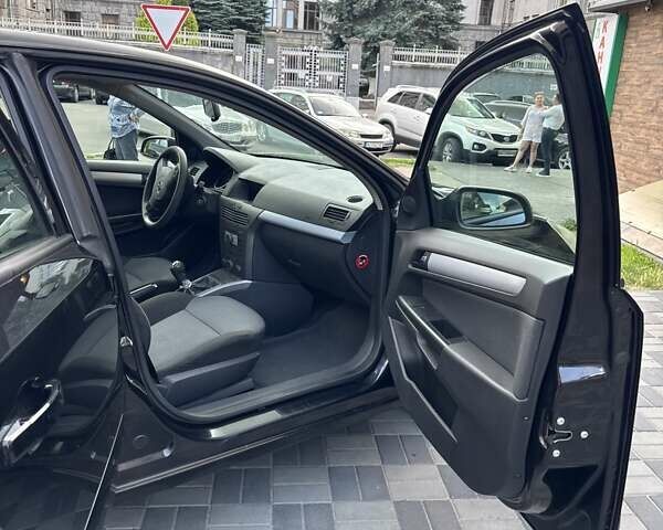 Чорний Опель Астра, об'ємом двигуна 1.6 л та пробігом 214 тис. км за 4550 $, фото 22 на Automoto.ua