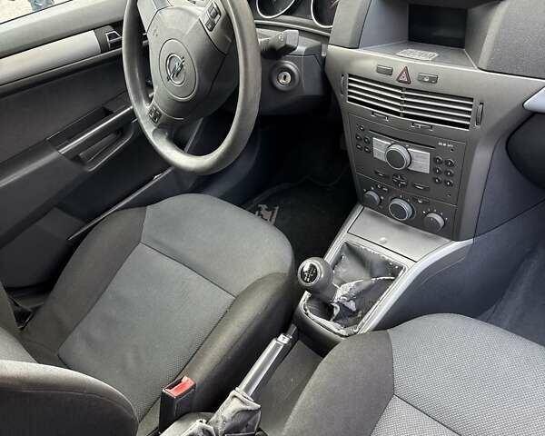 Чорний Опель Астра, об'ємом двигуна 1.6 л та пробігом 214 тис. км за 4550 $, фото 11 на Automoto.ua