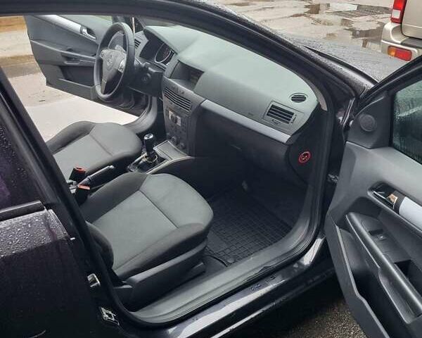 Черный Опель Астра, объемом двигателя 1.8 л и пробегом 227 тыс. км за 4700 $, фото 7 на Automoto.ua