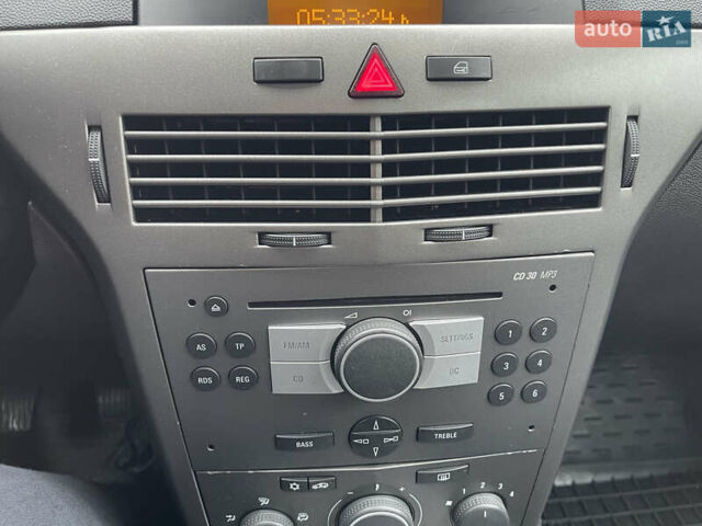 Черный Опель Астра, объемом двигателя 1.8 л и пробегом 227 тыс. км за 4900 $, фото 25 на Automoto.ua