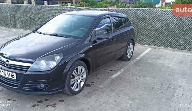 Черный Опель Астра, объемом двигателя 1.8 л и пробегом 210 тыс. км за 5300 $, фото 15 на Automoto.ua