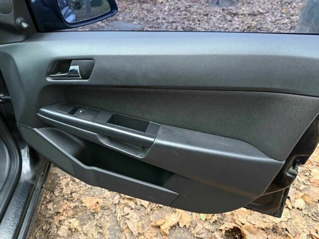 Черный Опель Астра, объемом двигателя 1.6 л и пробегом 350 тыс. км за 3940 $, фото 18 на Automoto.ua