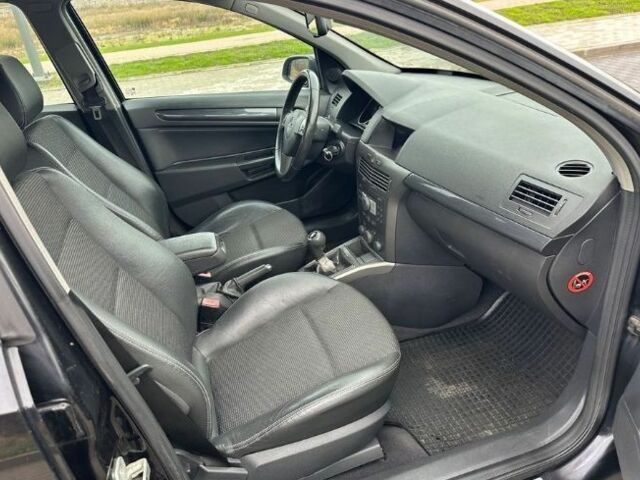 Чорний Опель Астра, об'ємом двигуна 1.7 л та пробігом 265 тис. км за 1450 $, фото 5 на Automoto.ua