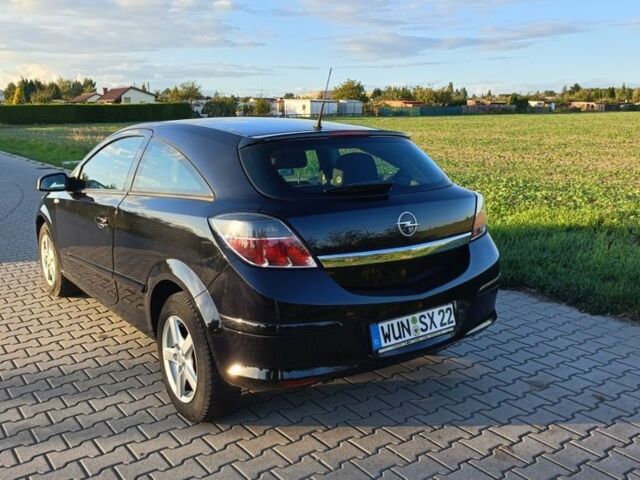 Черный Опель Астра, объемом двигателя 1.8 л и пробегом 243 тыс. км за 1100 $, фото 4 на Automoto.ua