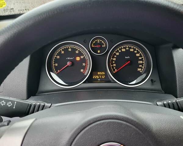 Черный Опель Астра, объемом двигателя 1.8 л и пробегом 227 тыс. км за 4700 $, фото 14 на Automoto.ua