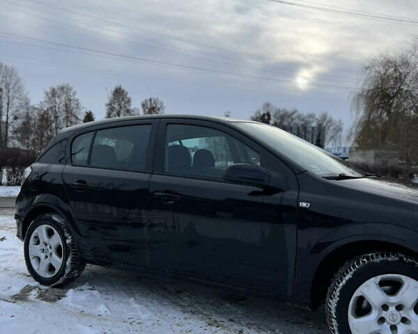 Черный Опель Астра, объемом двигателя 1.6 л и пробегом 260 тыс. км за 4000 $, фото 6 на Automoto.ua