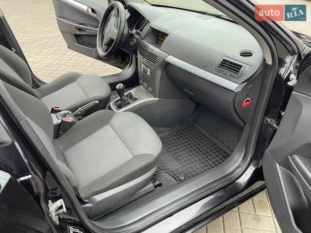 Черный Опель Астра, объемом двигателя 1.8 л и пробегом 227 тыс. км за 4900 $, фото 14 на Automoto.ua