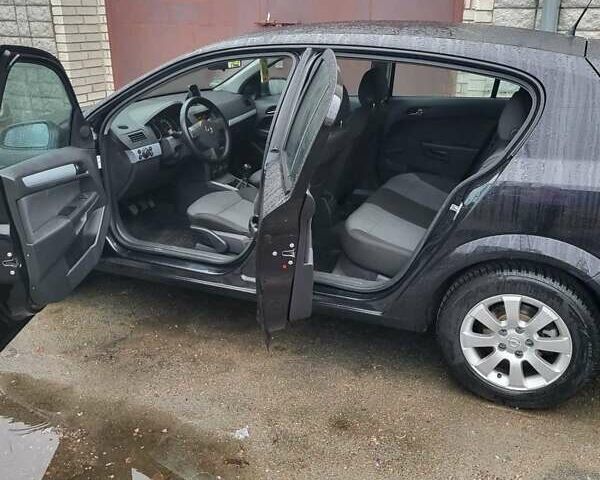 Черный Опель Астра, объемом двигателя 1.8 л и пробегом 227 тыс. км за 4700 $, фото 10 на Automoto.ua