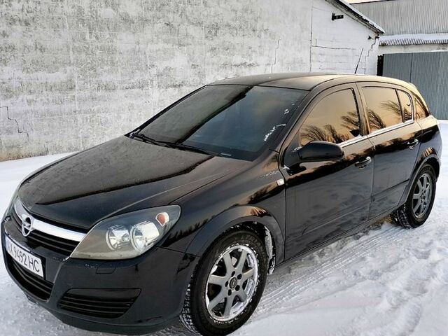 Черный Опель Астра, объемом двигателя 1.8 л и пробегом 250 тыс. км за 5900 $, фото 2 на Automoto.ua