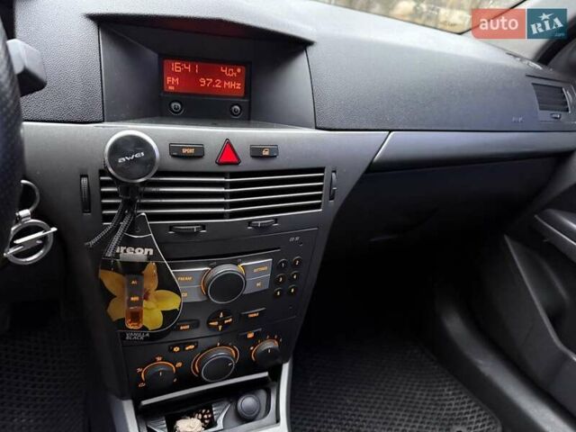 Чорний Опель Астра, об'ємом двигуна 1.6 л та пробігом 350 тис. км за 3940 $, фото 12 на Automoto.ua