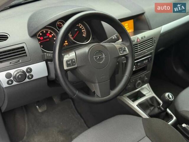 Чорний Опель Астра, об'ємом двигуна 1.6 л та пробігом 231 тис. км за 5899 $, фото 6 на Automoto.ua