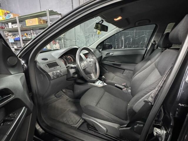 Черный Опель Астра, объемом двигателя 1.4 л и пробегом 220 тыс. км за 4500 $, фото 4 на Automoto.ua