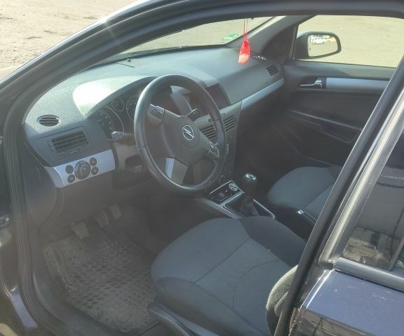 Чорний Опель Астра, об'ємом двигуна 1.6 л та пробігом 224 тис. км за 5700 $, фото 6 на Automoto.ua