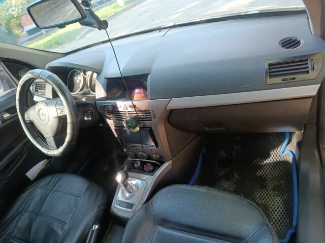 Черный Опель Астра, объемом двигателя 1.6 л и пробегом 220 тыс. км за 3000 $, фото 14 на Automoto.ua