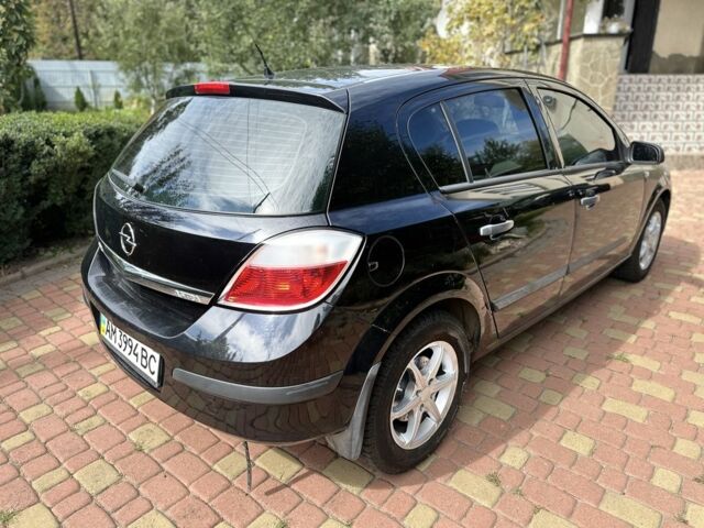 Черный Опель Астра, объемом двигателя 1.4 л и пробегом 220 тыс. км за 3900 $, фото 2 на Automoto.ua