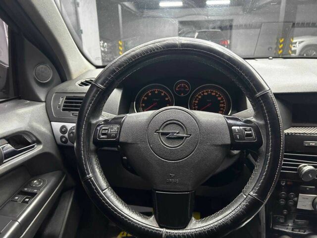 Черный Опель Астра, объемом двигателя 1.6 л и пробегом 213 тыс. км за 4300 $, фото 13 на Automoto.ua