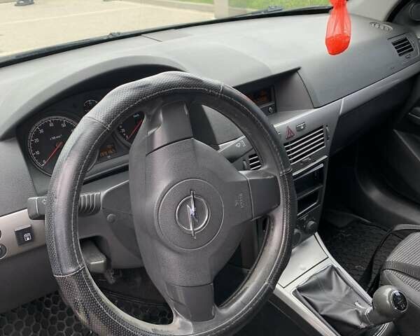 Черный Опель Астра, объемом двигателя 1.4 л и пробегом 199 тыс. км за 3700 $, фото 7 на Automoto.ua