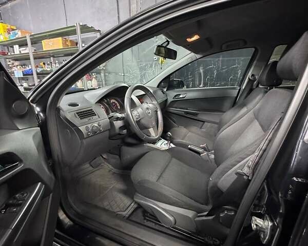 Черный Опель Астра, объемом двигателя 1.4 л и пробегом 219 тыс. км за 5000 $, фото 9 на Automoto.ua