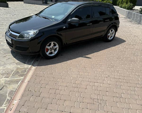 Черный Опель Астра, объемом двигателя 1.36 л и пробегом 220 тыс. км за 4450 $, фото 3 на Automoto.ua