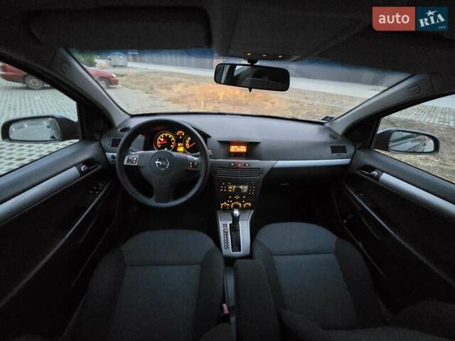 Черный Опель Астра, объемом двигателя 1.8 л и пробегом 142 тыс. км за 6200 $, фото 8 на Automoto.ua