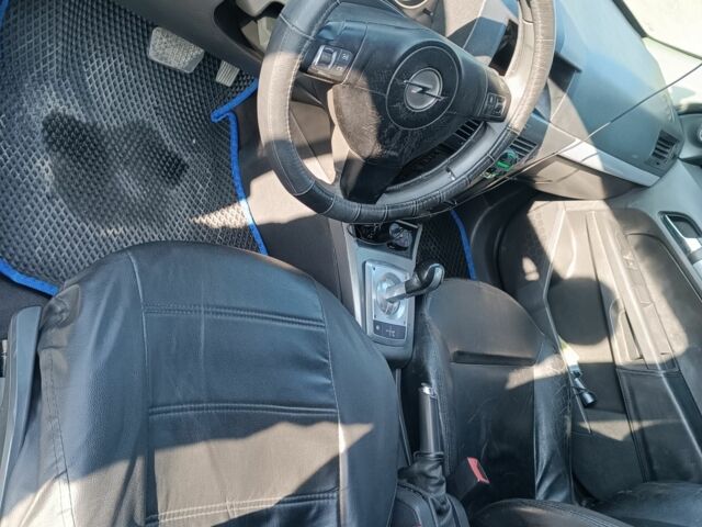 Черный Опель Астра, объемом двигателя 1.6 л и пробегом 220 тыс. км за 3000 $, фото 11 на Automoto.ua