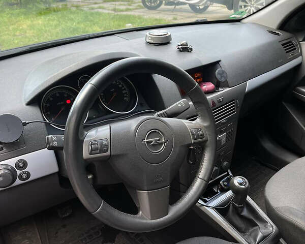 Чорний Опель Астра, об'ємом двигуна 1.6 л та пробігом 265 тис. км за 5500 $, фото 2 на Automoto.ua