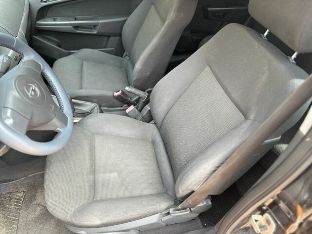 Черный Опель Астра, объемом двигателя 1.4 л и пробегом 220 тыс. км за 3900 $, фото 4 на Automoto.ua