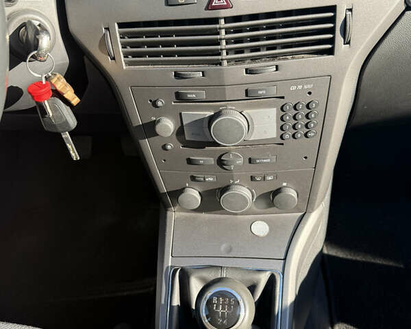 Чорний Опель Астра, об'ємом двигуна 1.6 л та пробігом 216 тис. км за 4600 $, фото 31 на Automoto.ua