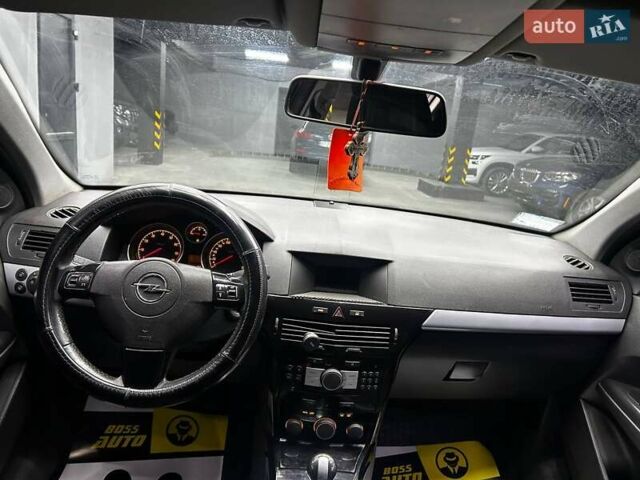 Черный Опель Астра, объемом двигателя 1.6 л и пробегом 213 тыс. км за 4300 $, фото 10 на Automoto.ua