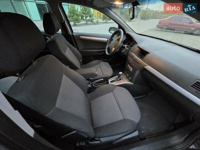 Черный Опель Астра, объемом двигателя 1.8 л и пробегом 142 тыс. км за 6200 $, фото 2 на Automoto.ua